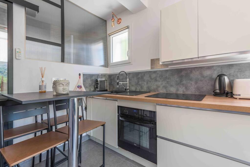 Aux Studio Sous Les Oliviers Apartment *