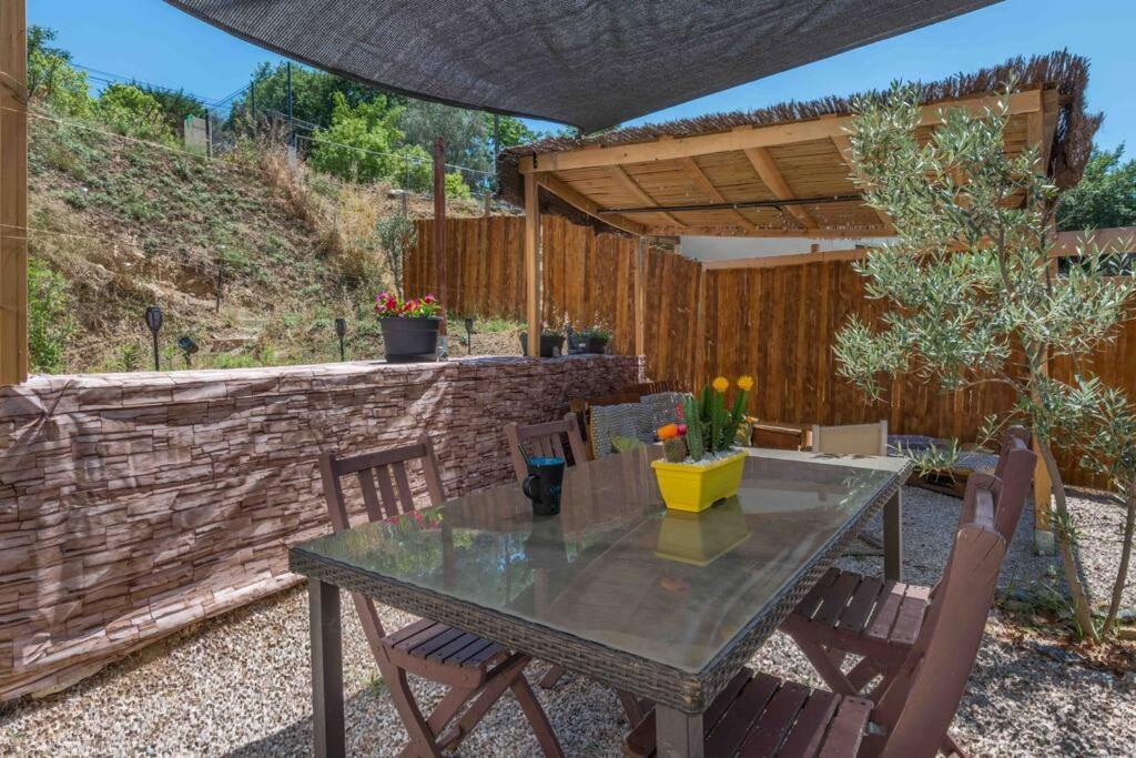 Aux Studio Sous Les Oliviers Contes (Alpes-Maritimes)